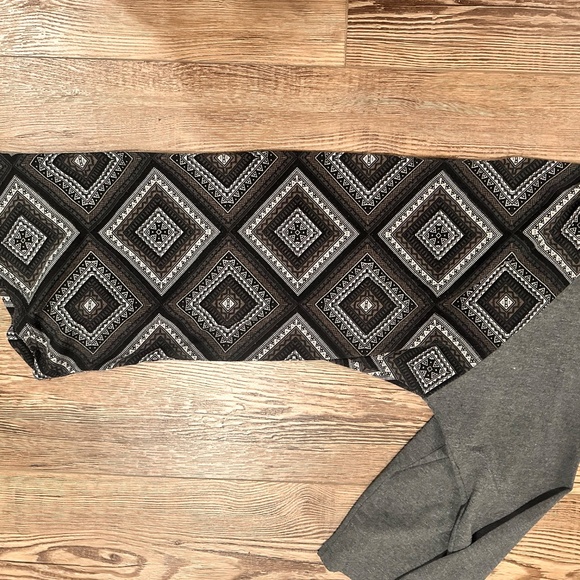 Lularoe Randy Tee - Picture 3 of 4